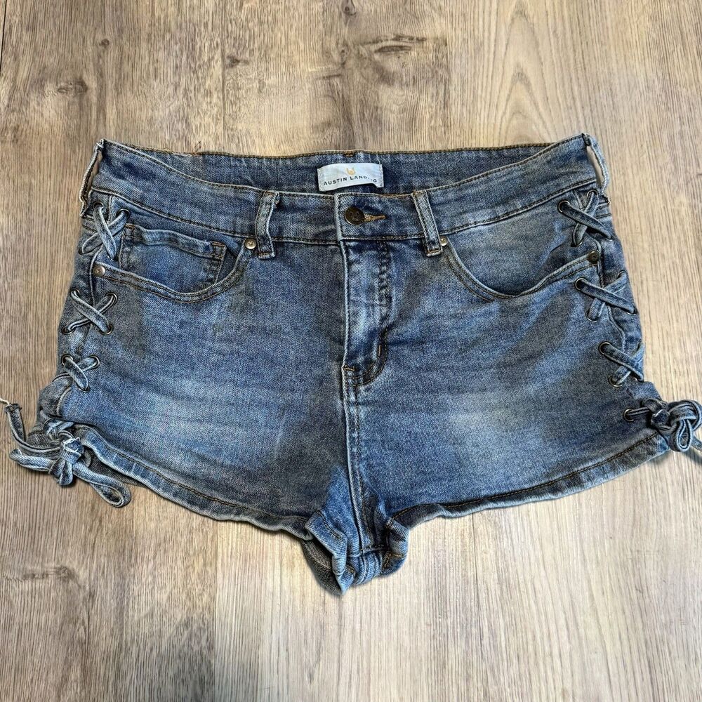 Austin Landing Criss Cross Women Denim Shorts Size 9/29